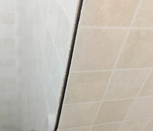 渭南市瓷砖空鼓维修公司分享阳台瓷砖脱落的修复过程可以分为以下几个步骤