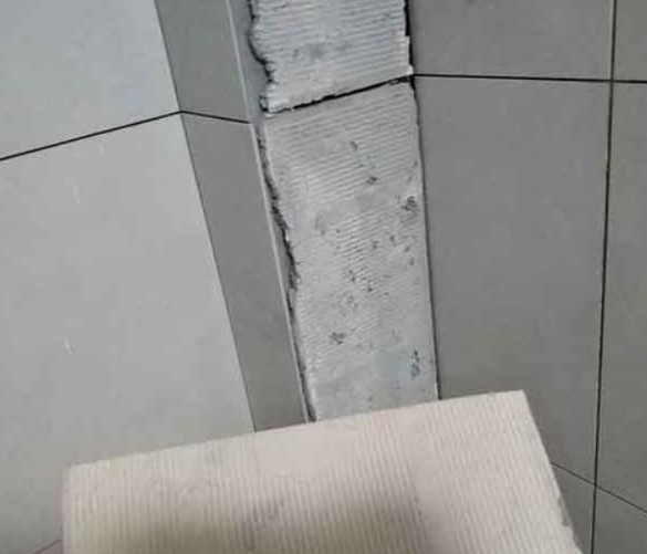 渭南市瓷砖空鼓维修公司分享下厨房瓷砖脱落的补救措施。